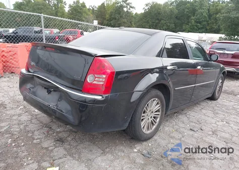 2010 Chrysler 300 Touring/Signature Series/Executive Series z USA, uszkodzony, nr VIN 2C3CA5CV7AH168007